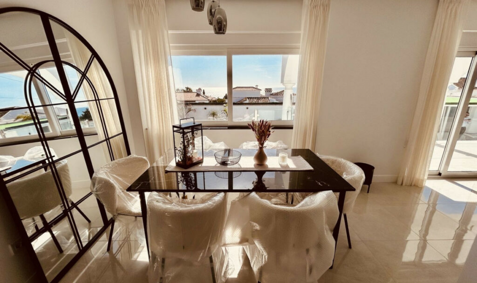 Resale - House -
La Duquesa