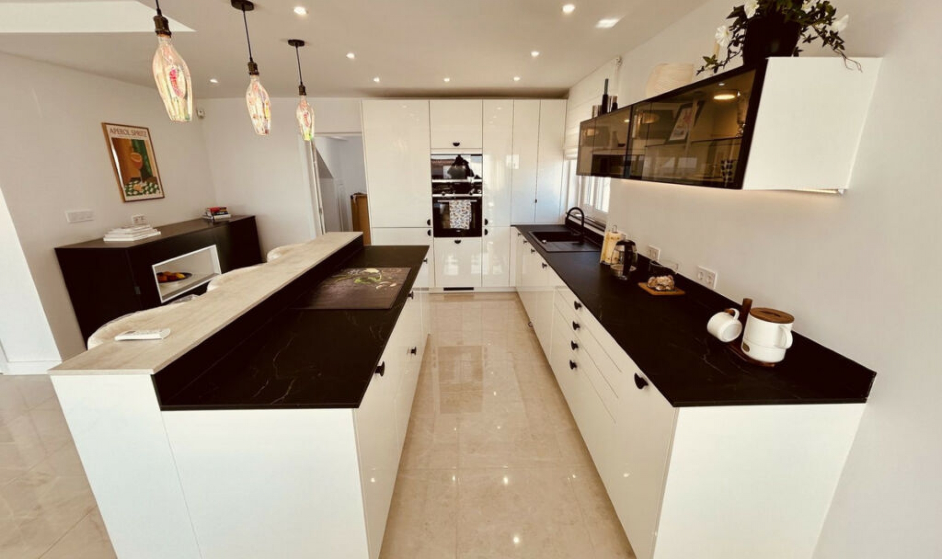 Resale - House -
La Duquesa