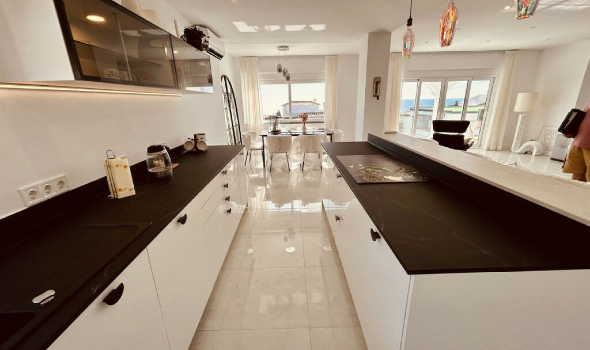 Resale - House -
La Duquesa