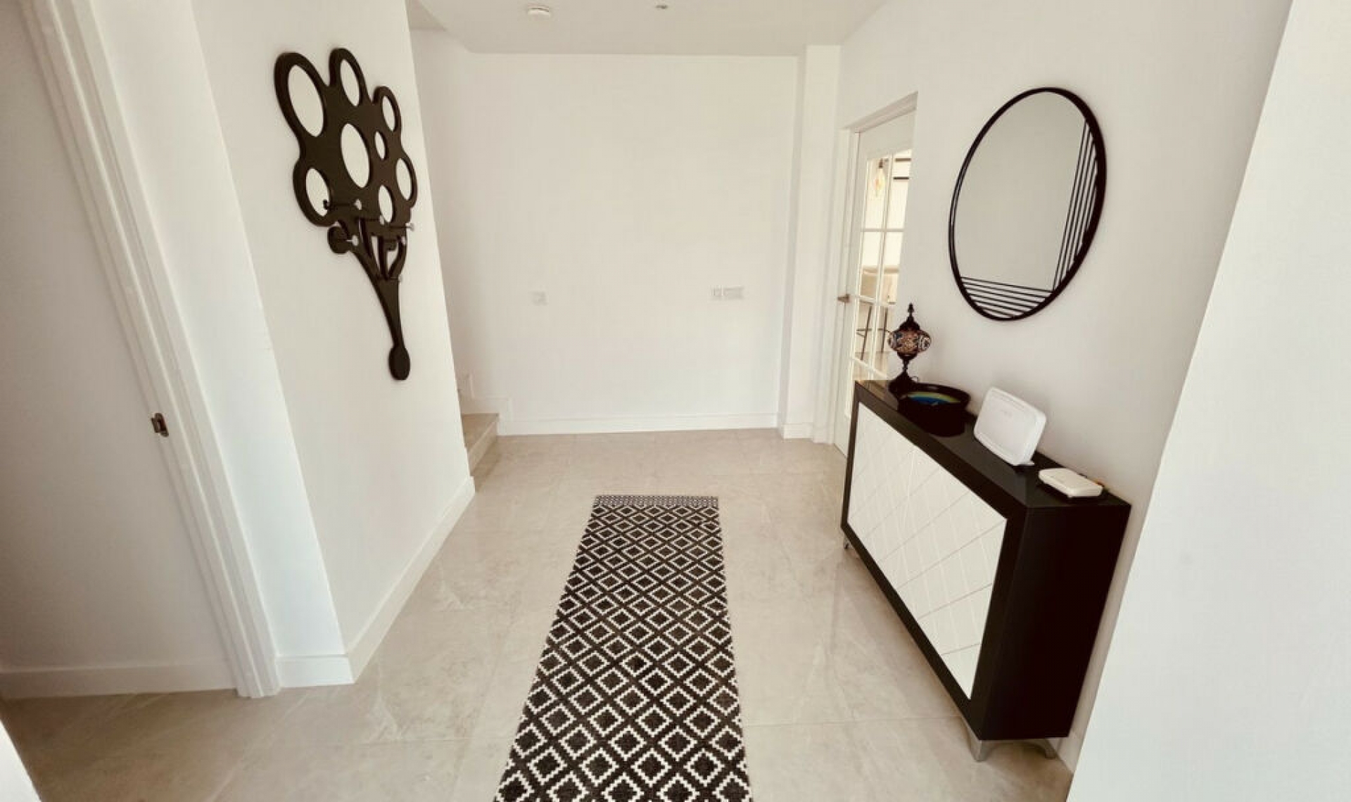 Resale - House -
La Duquesa