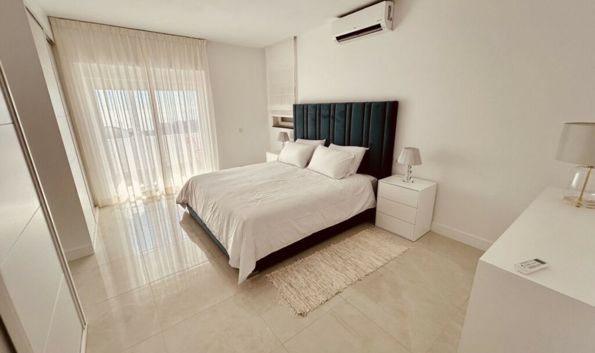 Resale - House -
La Duquesa