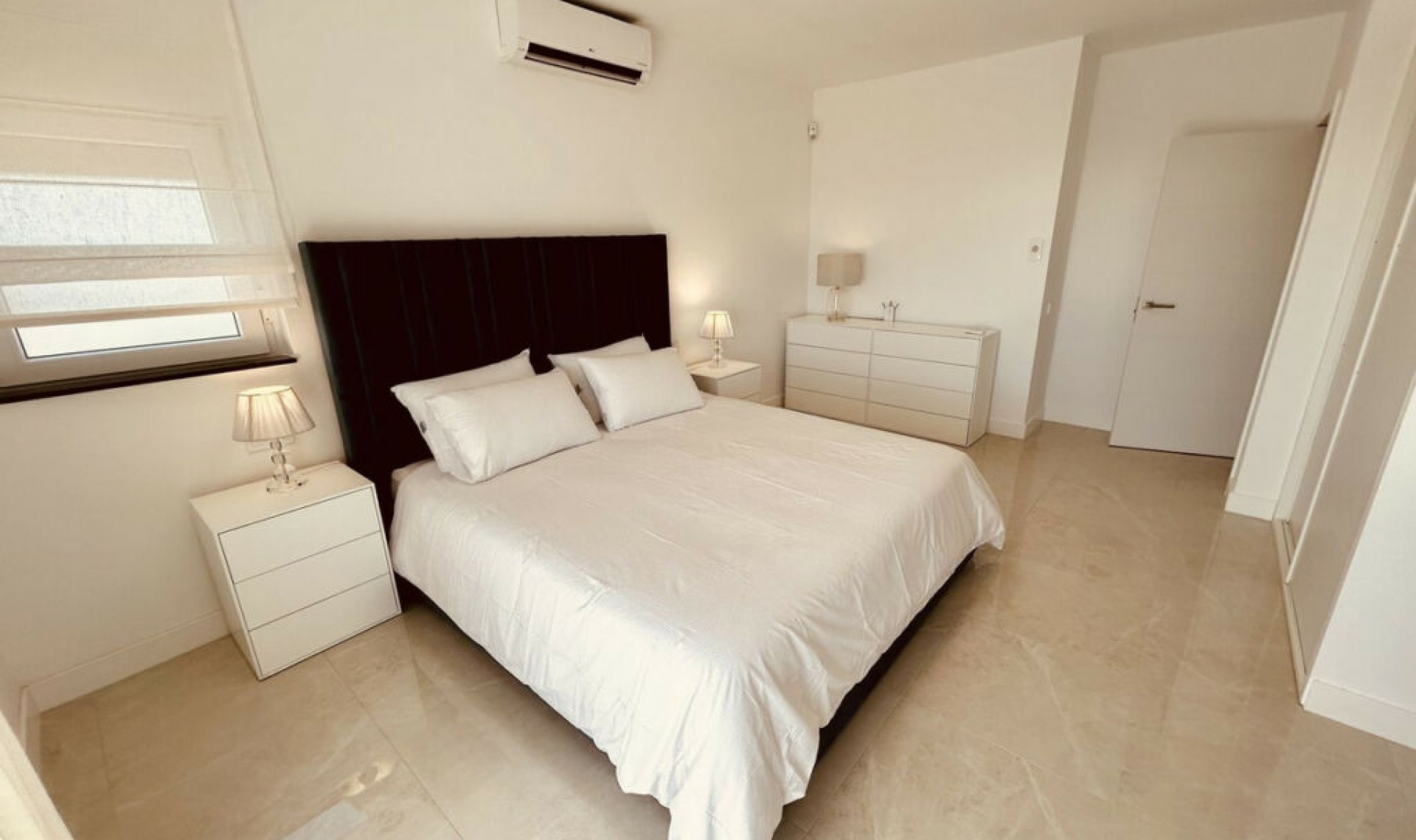 Resale - House -
La Duquesa