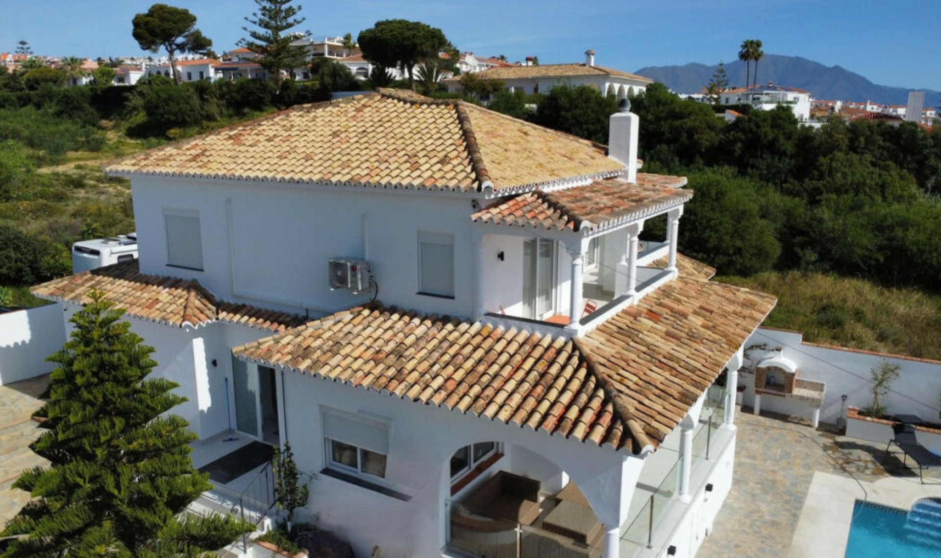 Resale - House -
La Duquesa