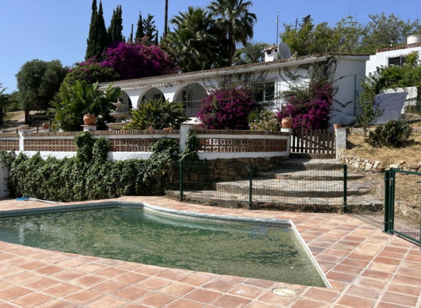 Resale - House -
La Duquesa