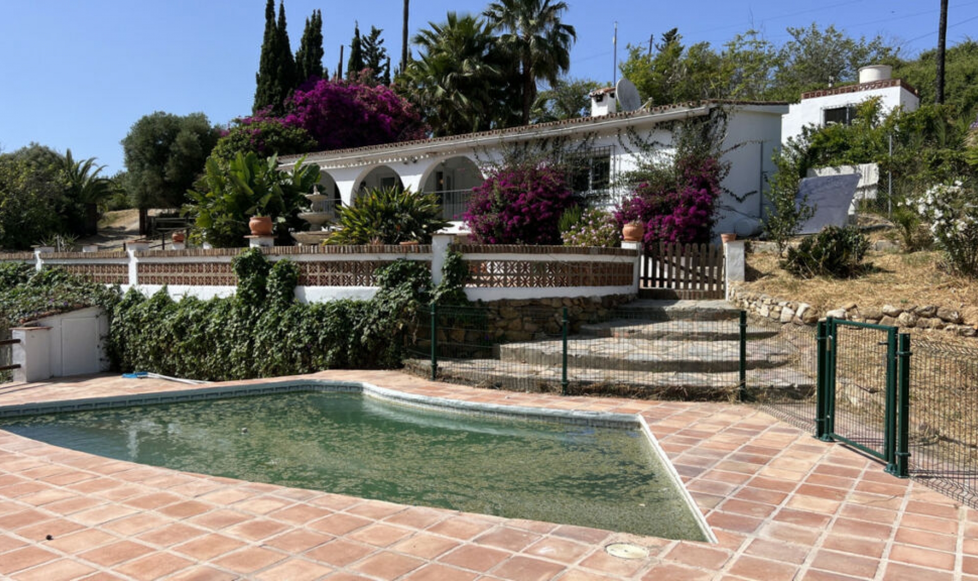 Resale - House -
La Duquesa