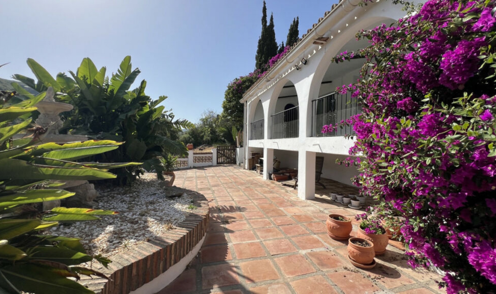 Resale - House -
La Duquesa