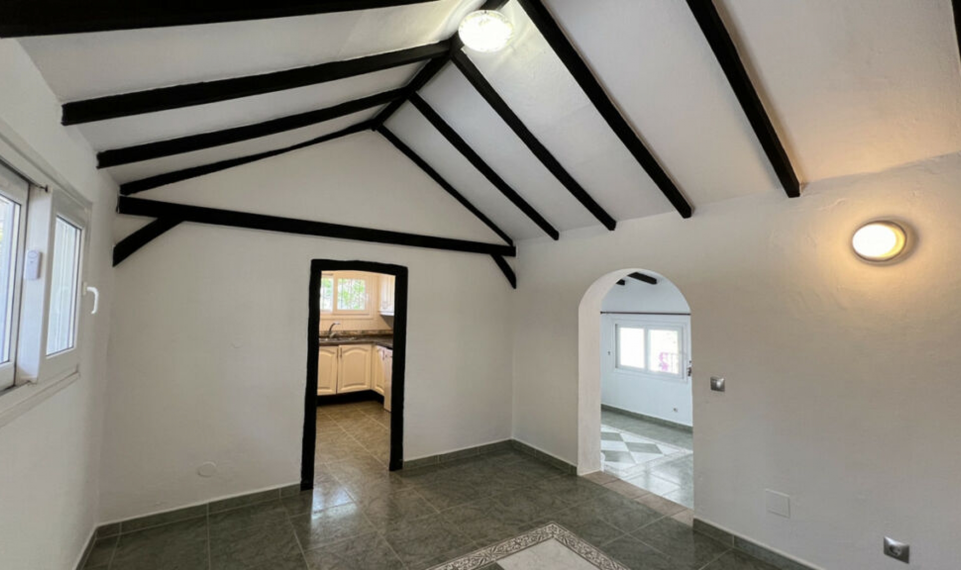 Resale - House -
La Duquesa