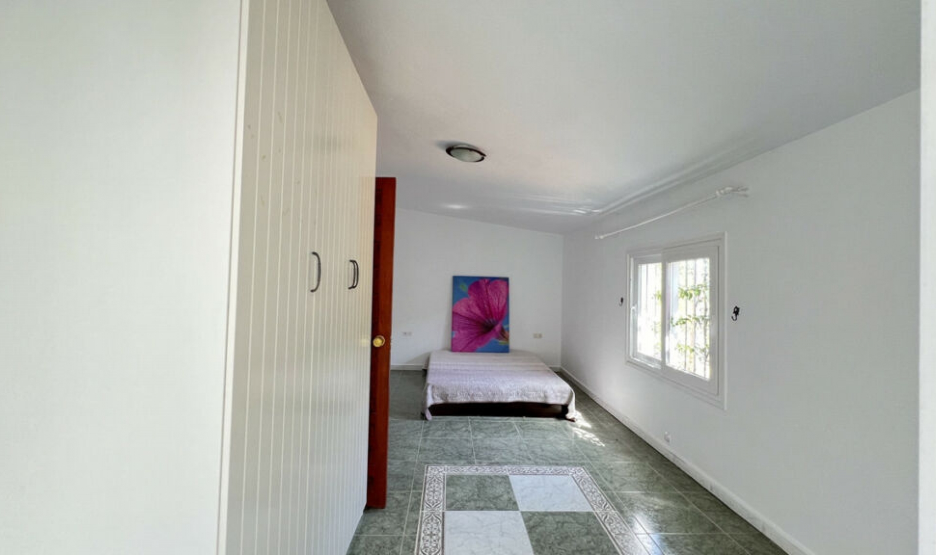 Resale - House -
La Duquesa