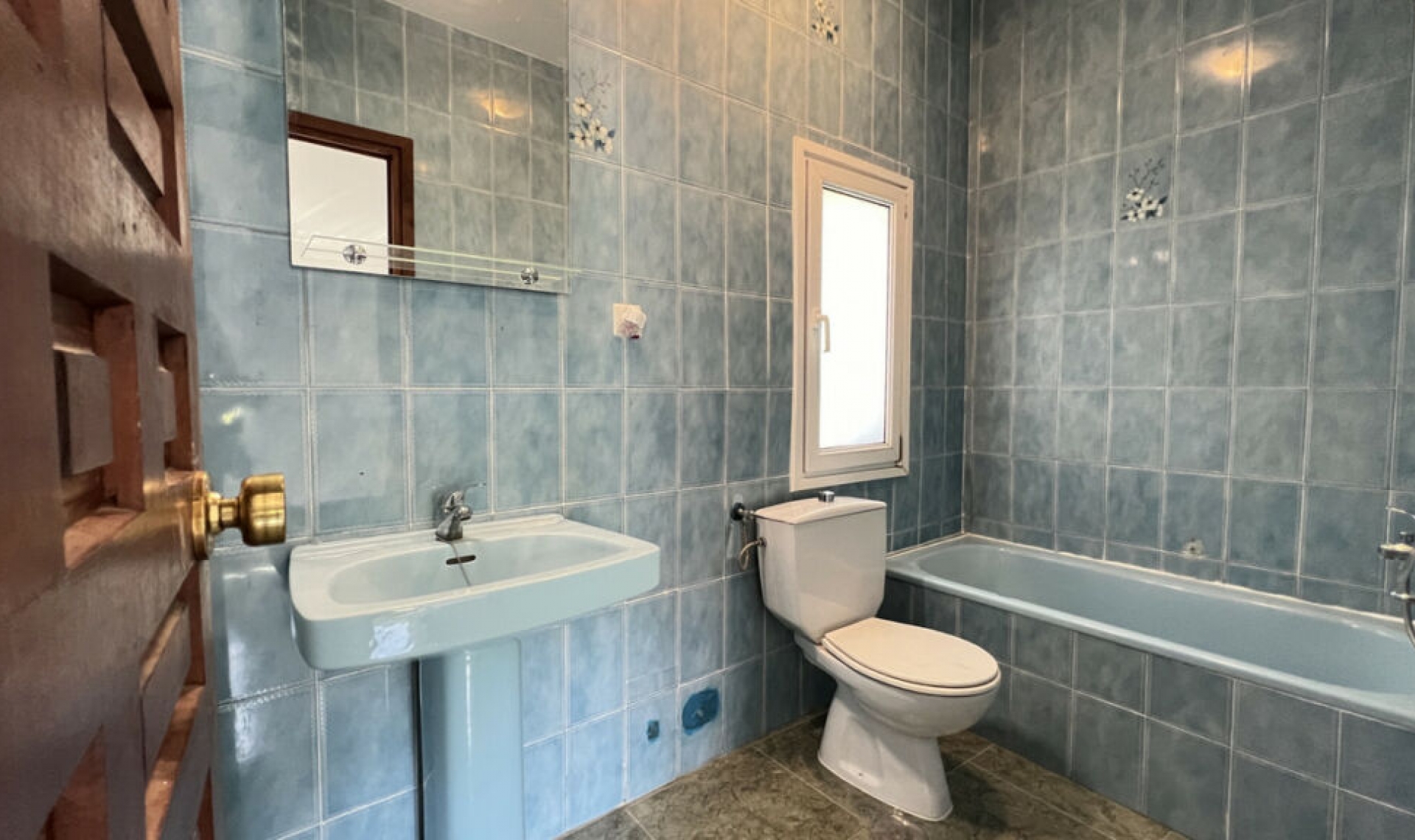 Resale - House -
La Duquesa