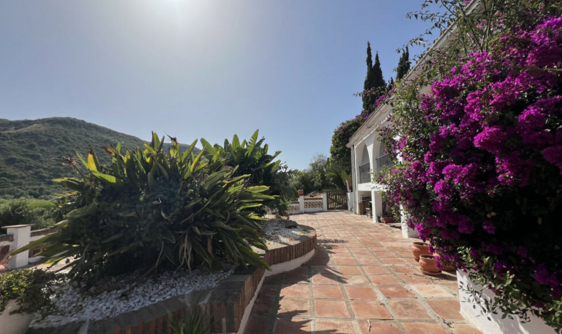 Resale - House -
La Duquesa