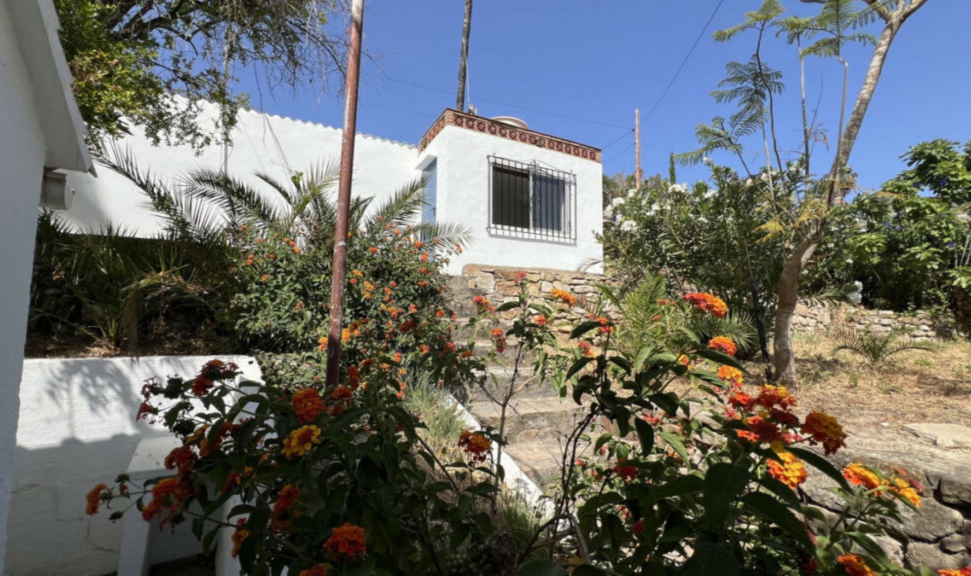 Resale - House -
La Duquesa