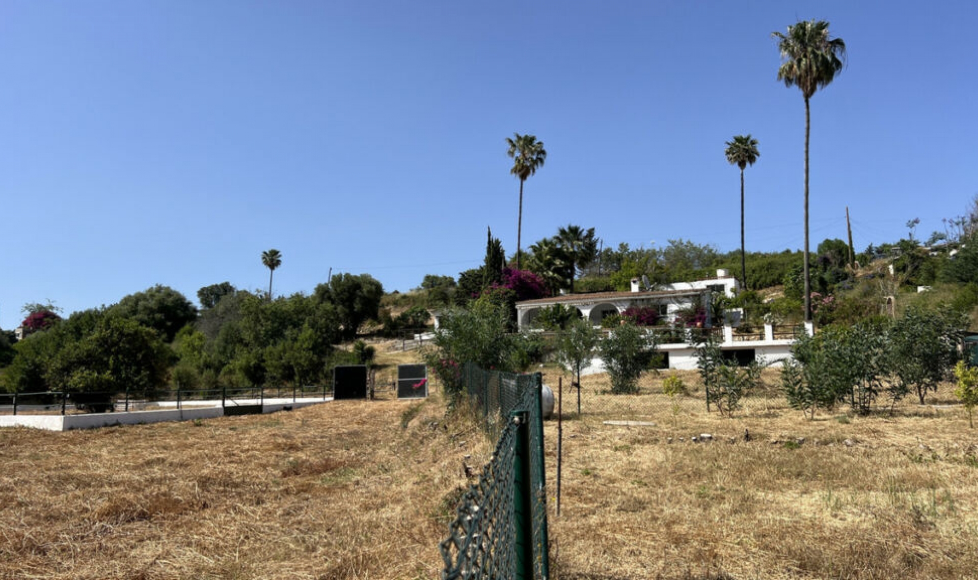 Resale - House -
La Duquesa