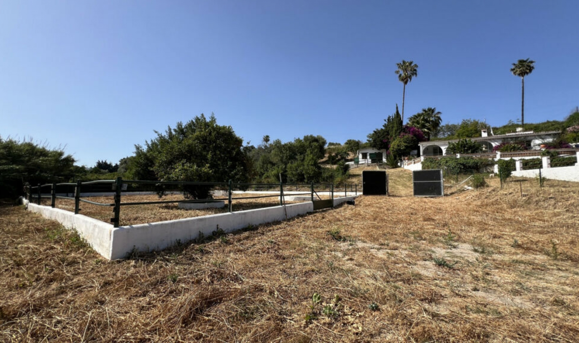 Resale - House -
La Duquesa