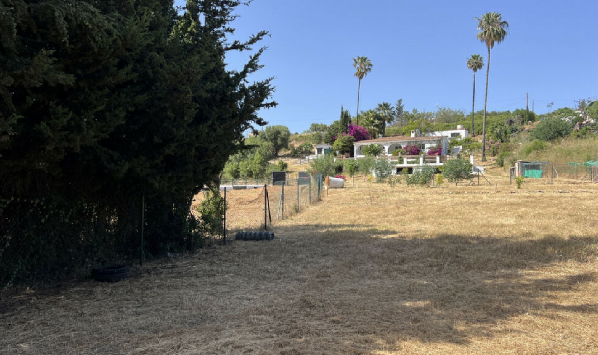 Resale - House -
La Duquesa