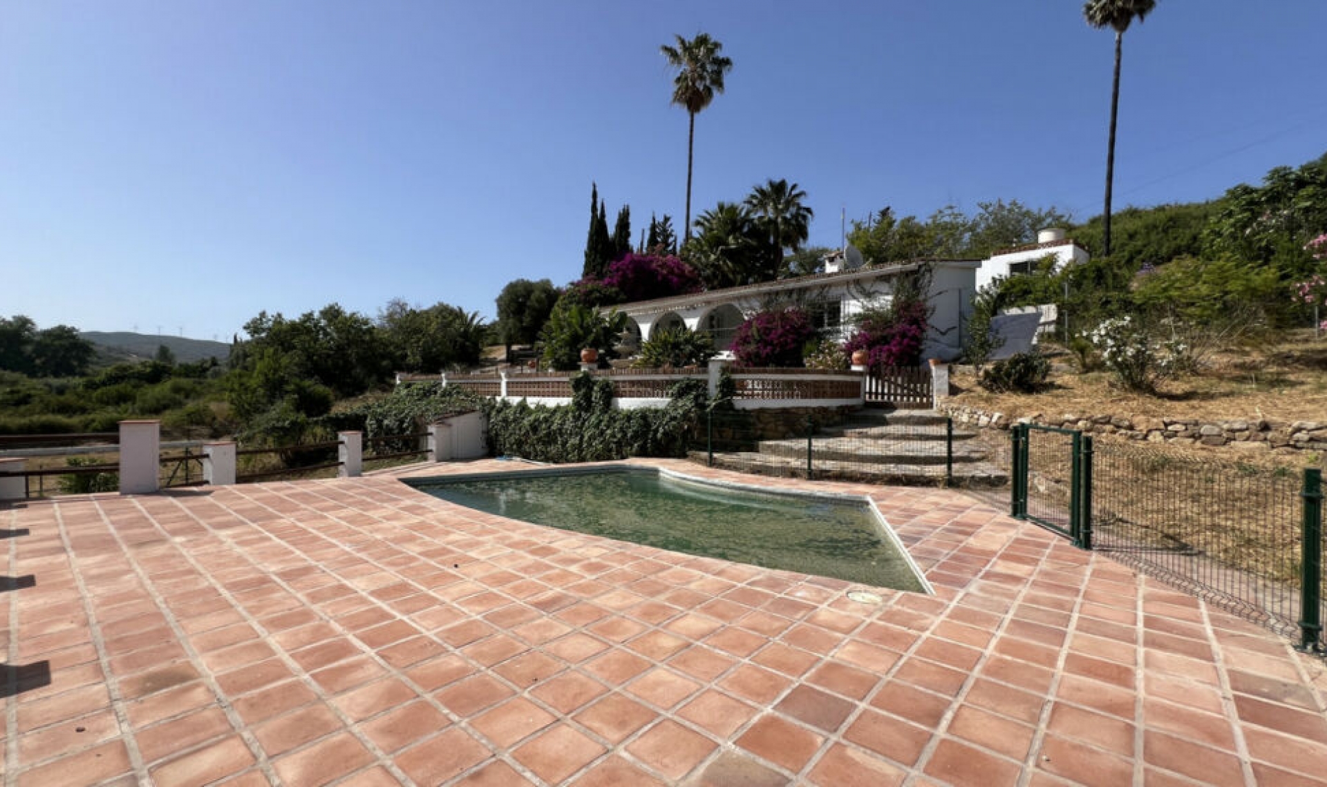 Resale - House -
La Duquesa