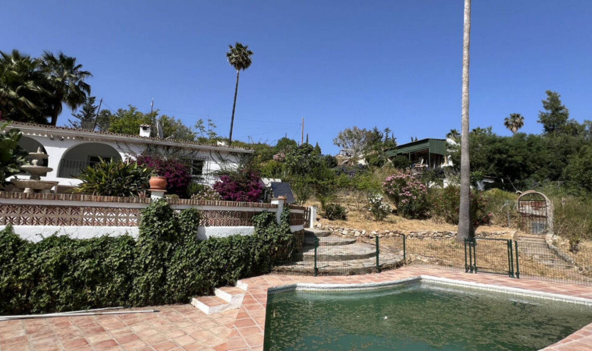 Resale - House -
La Duquesa