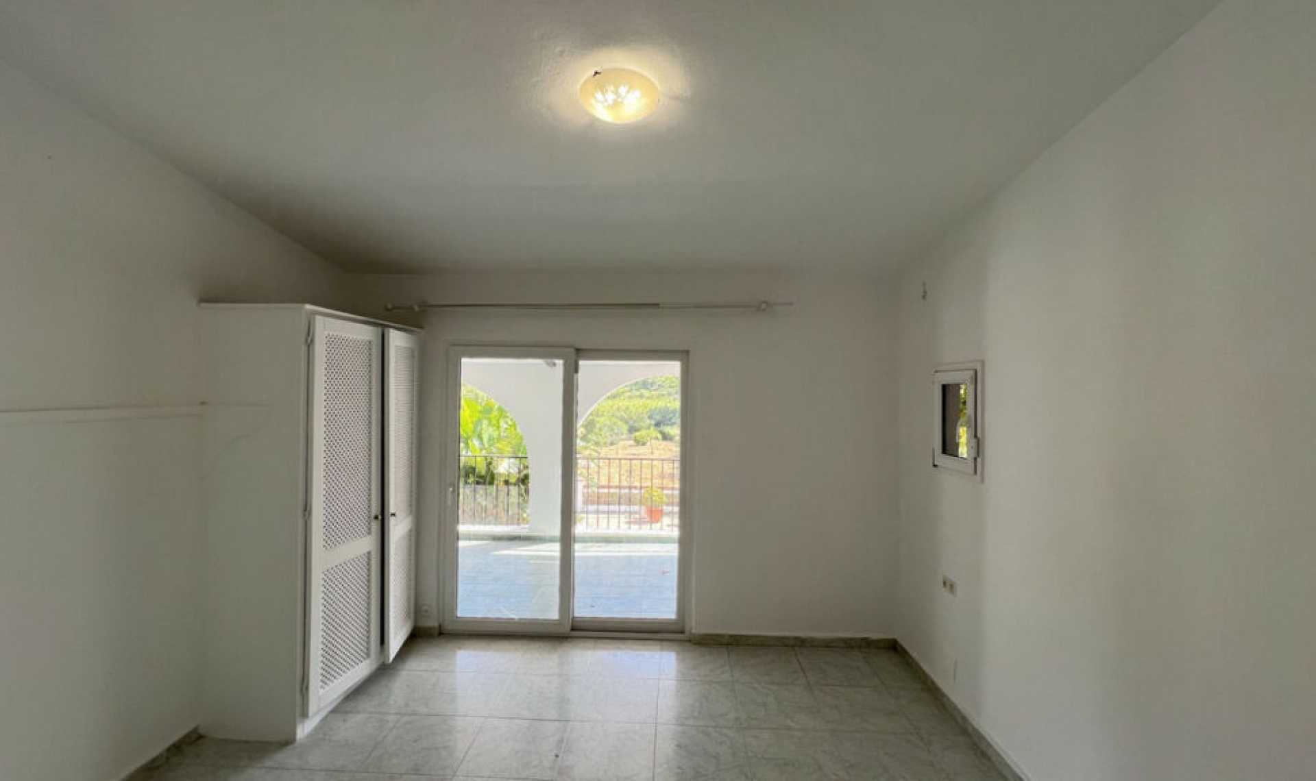 Resale - House -
La Duquesa