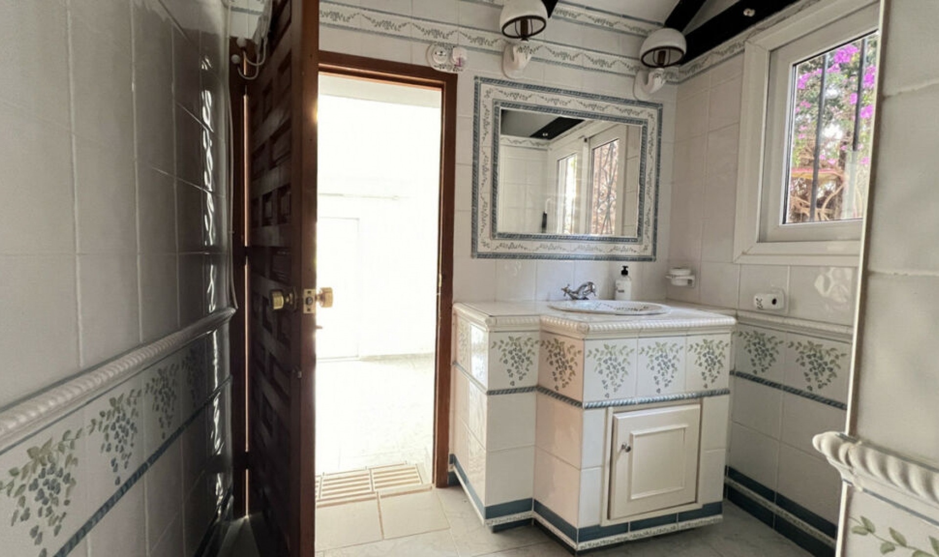 Resale - House -
La Duquesa