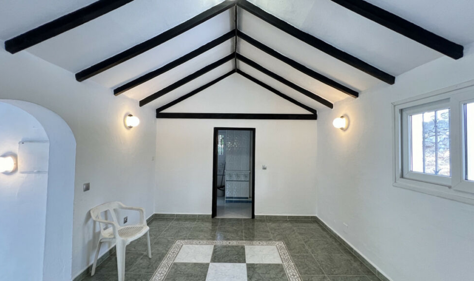 Resale - House -
La Duquesa