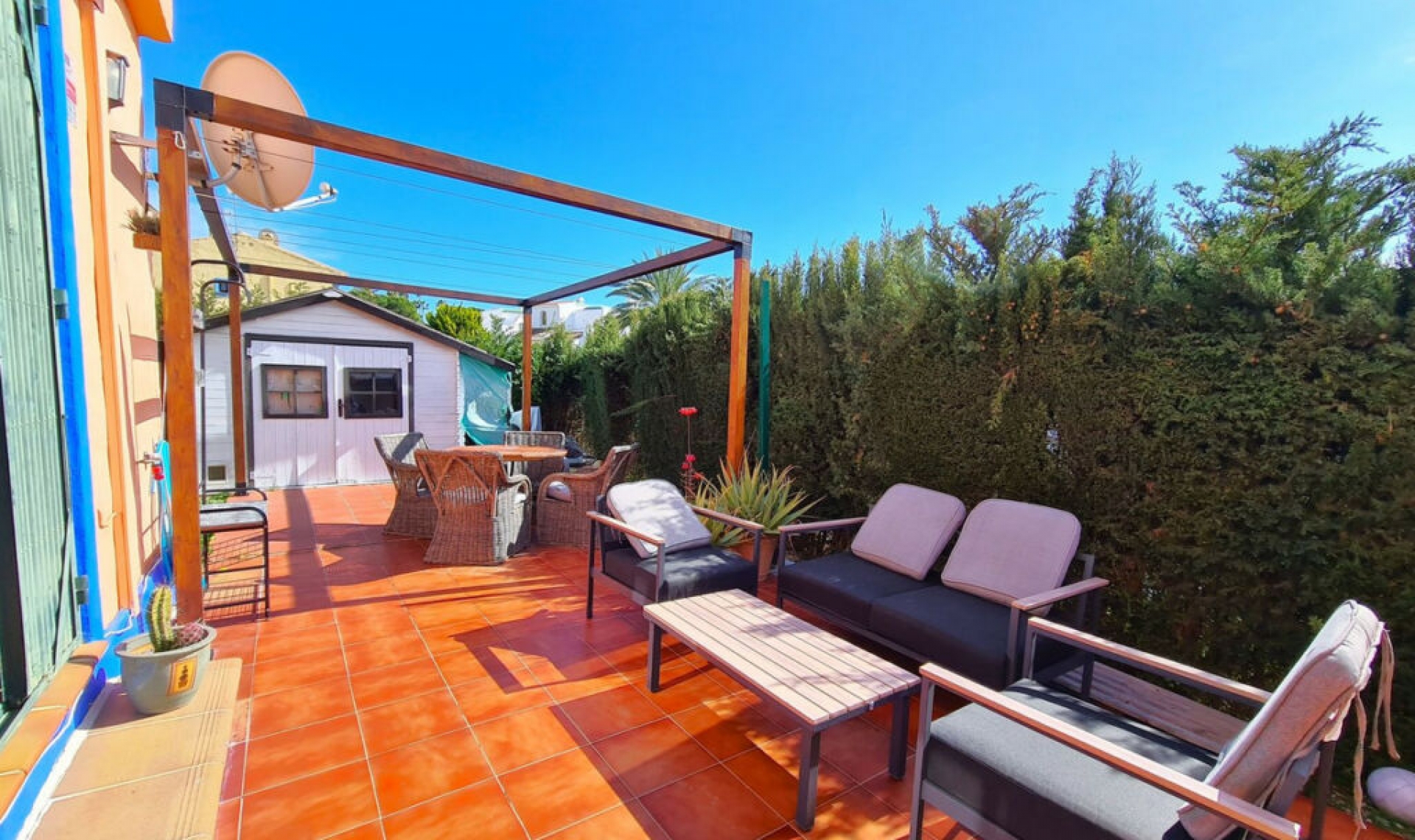 Resale - House -
La Duquesa