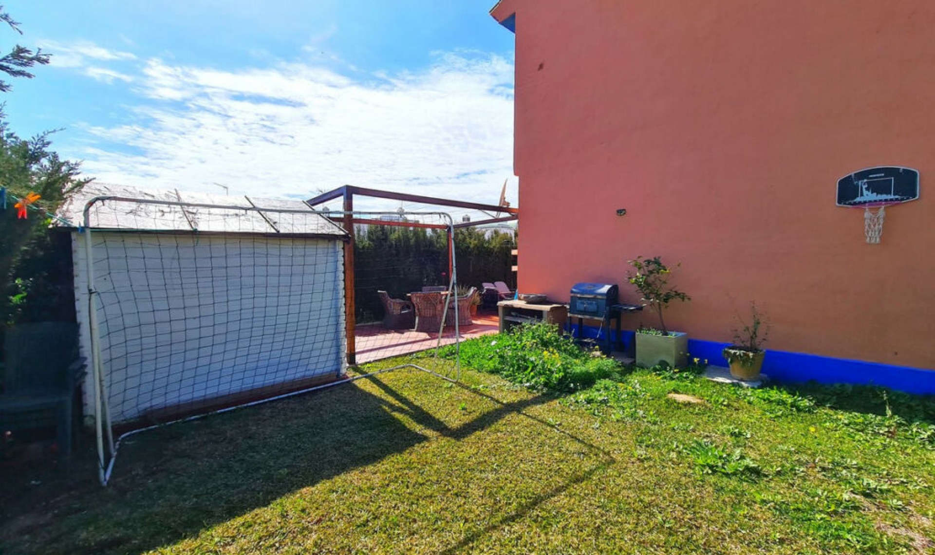 Resale - House -
La Duquesa