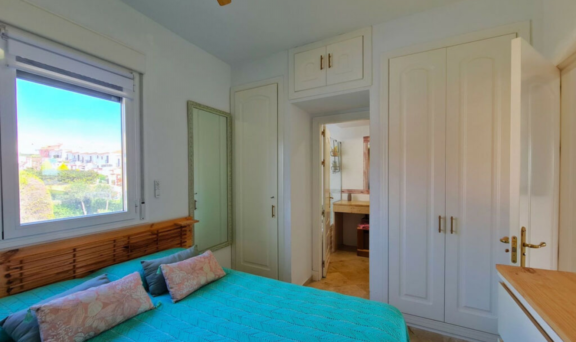 Resale - House -
La Duquesa