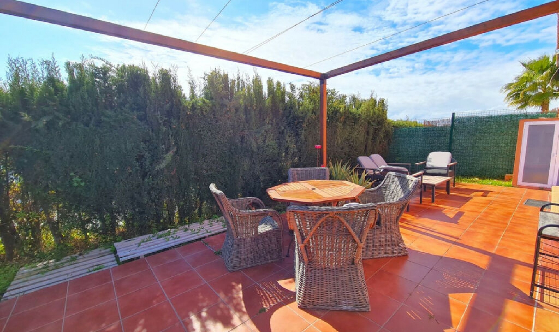 Resale - House -
La Duquesa