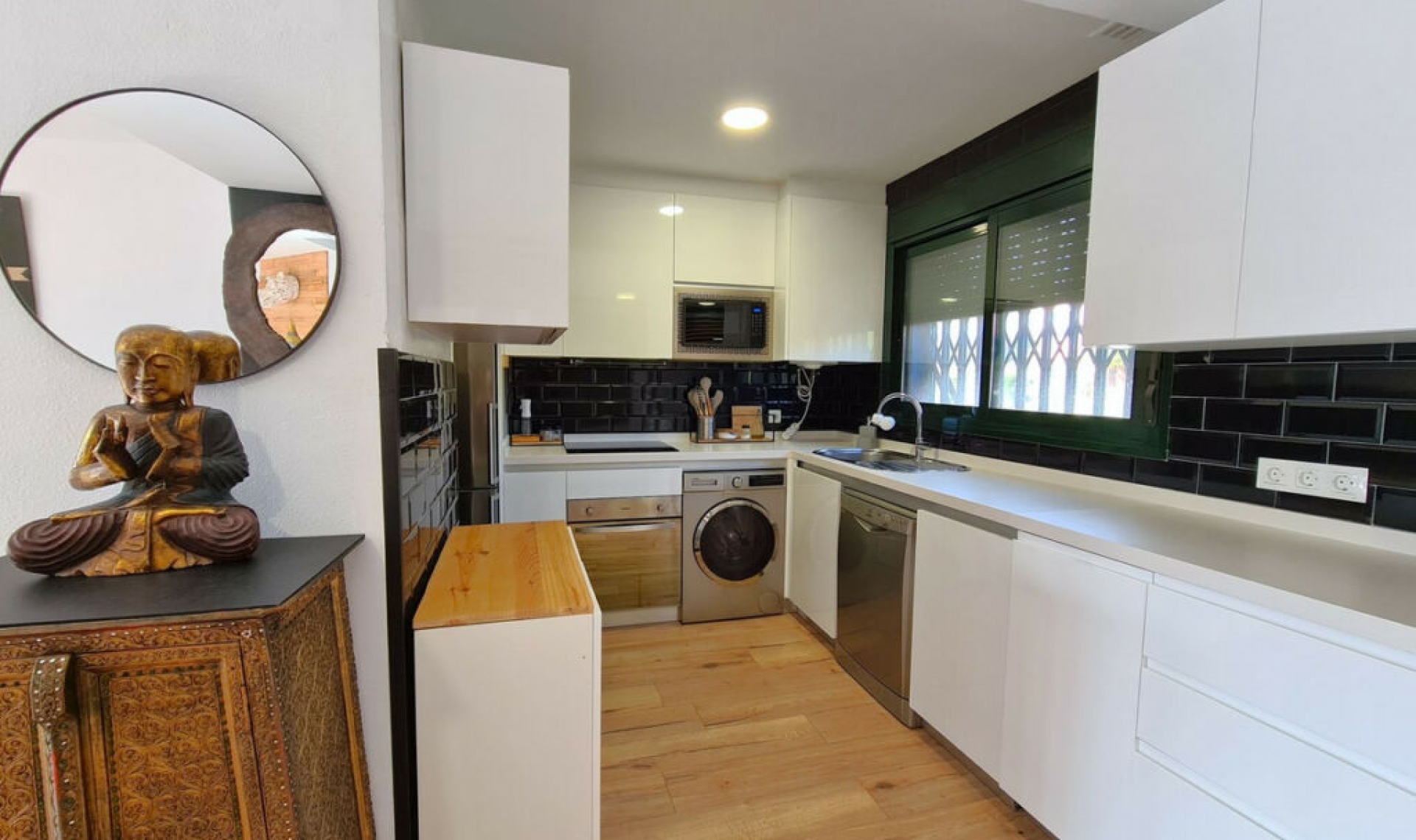 Resale - House -
La Duquesa