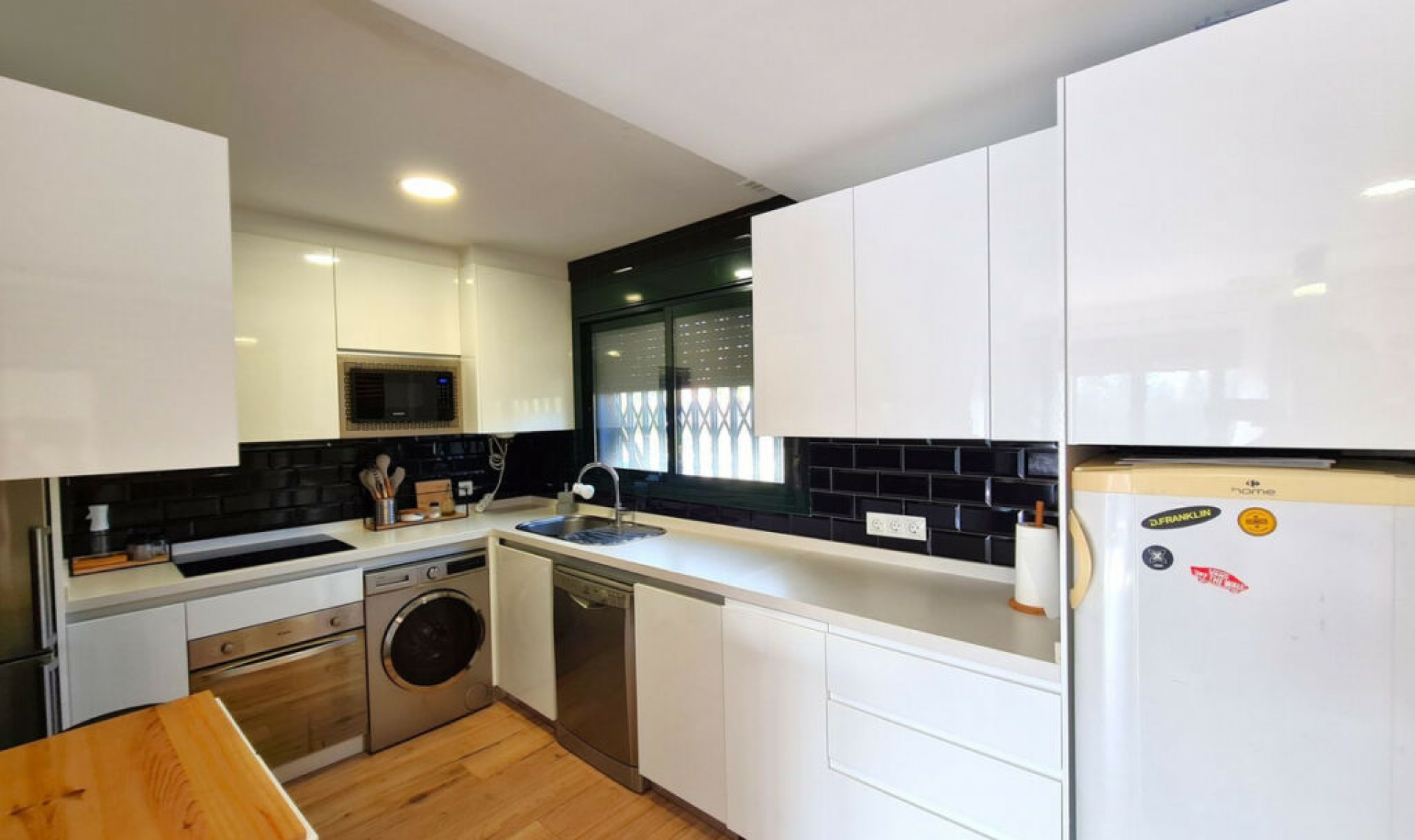 Resale - House -
La Duquesa