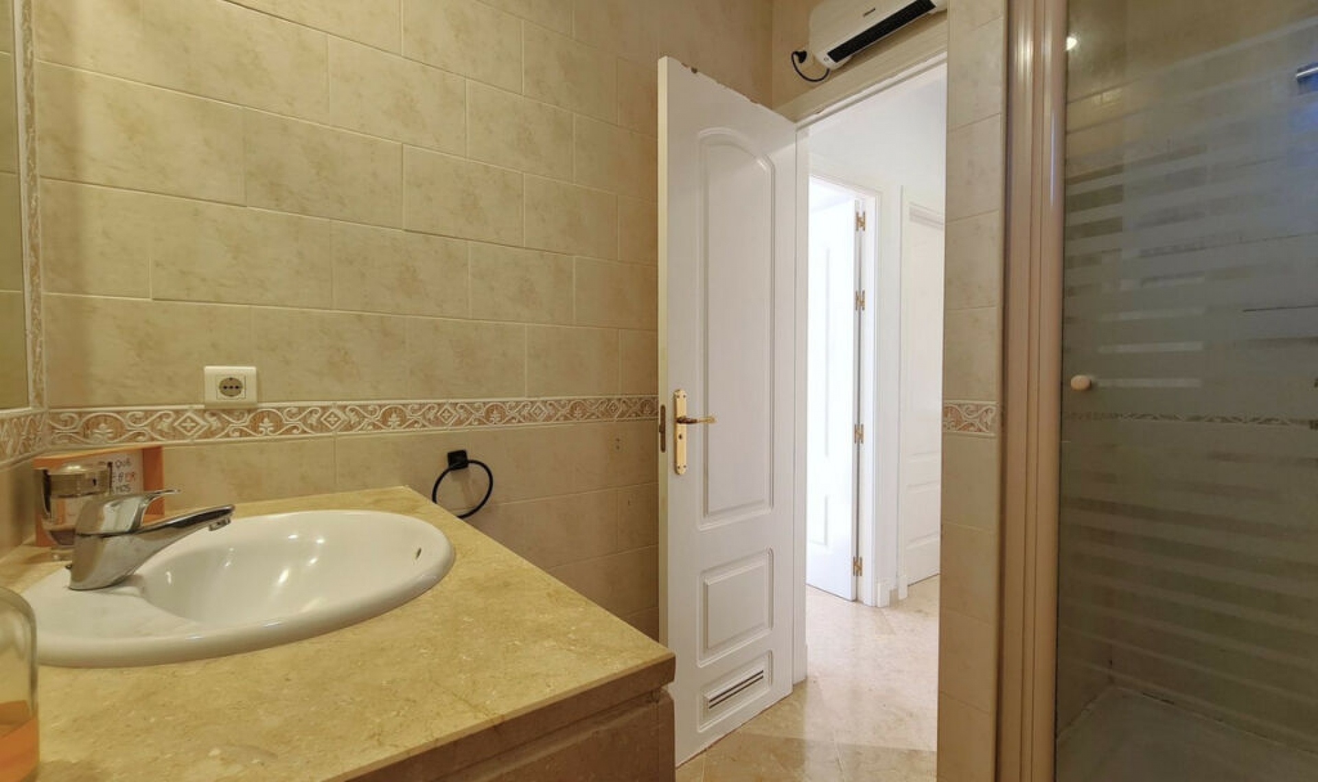 Resale - House -
La Duquesa
