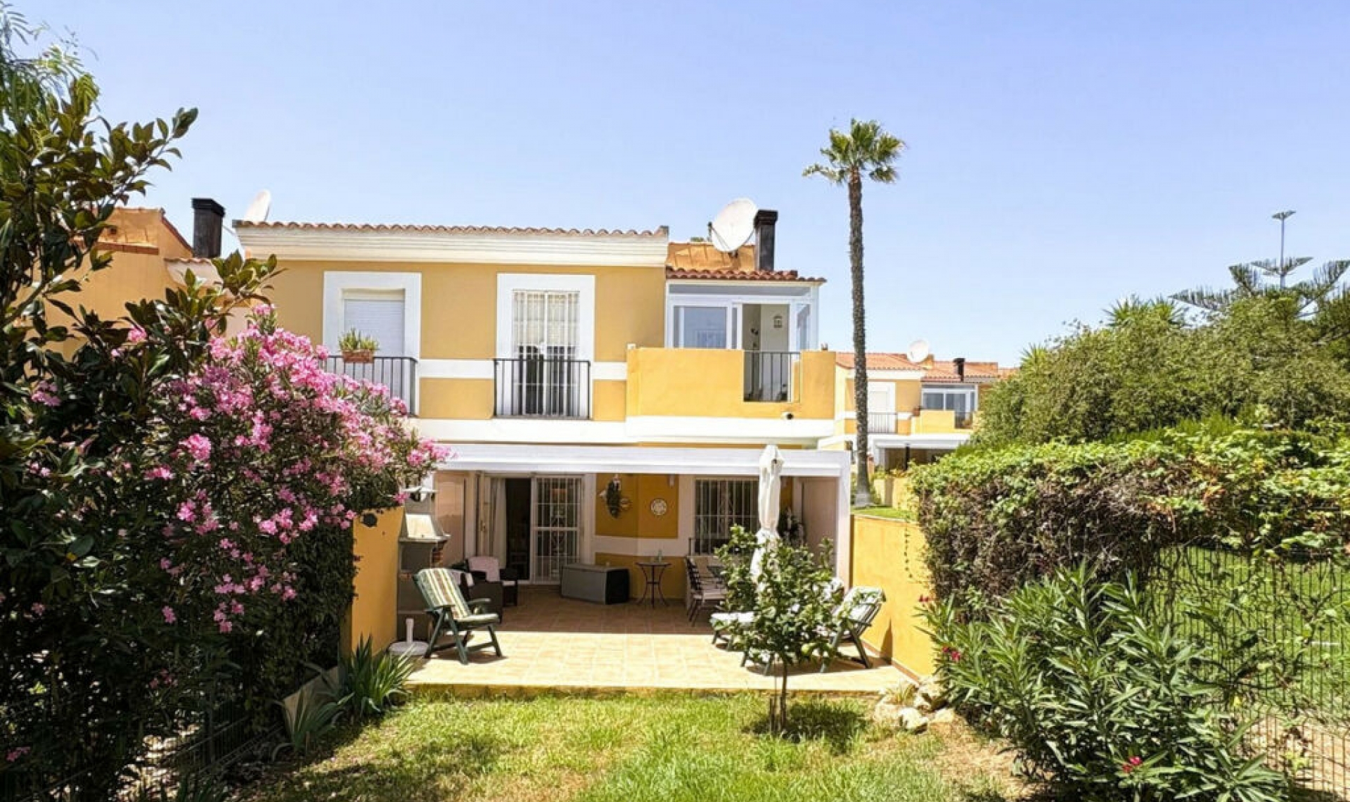 Resale - House -
La Duquesa