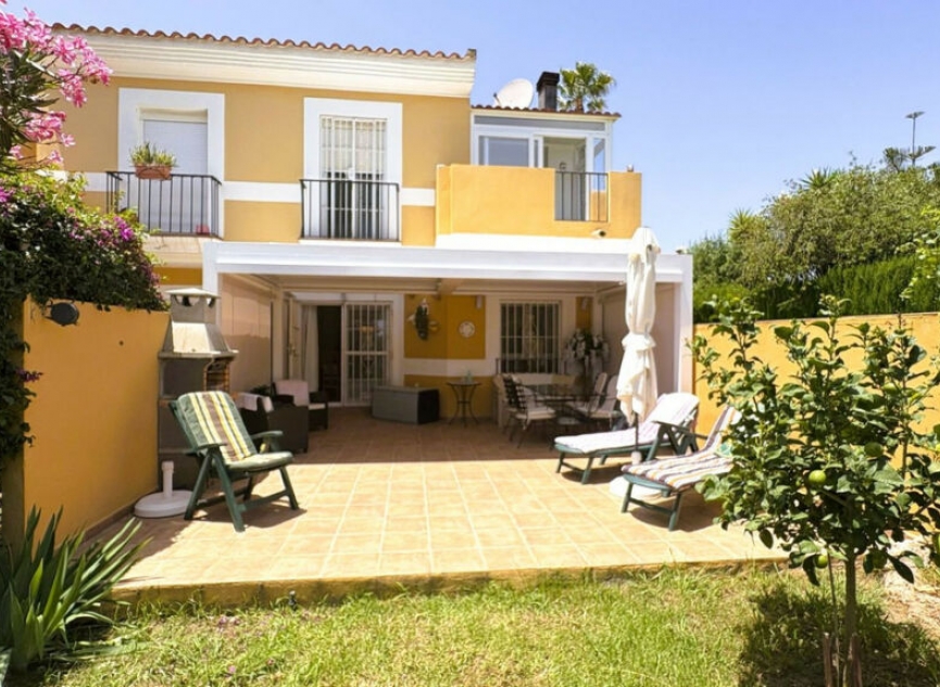 Resale - House -
La Duquesa