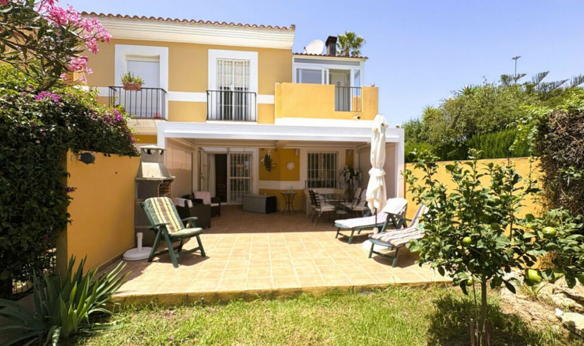 Resale - House -
La Duquesa