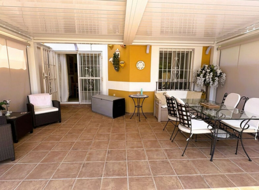 Resale - House -
La Duquesa