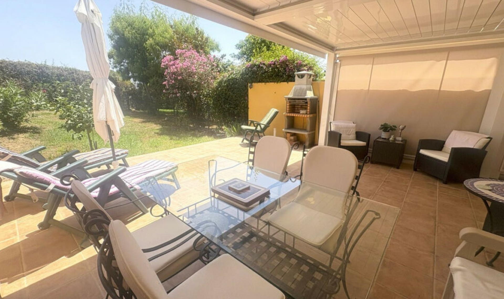 Resale - House -
La Duquesa