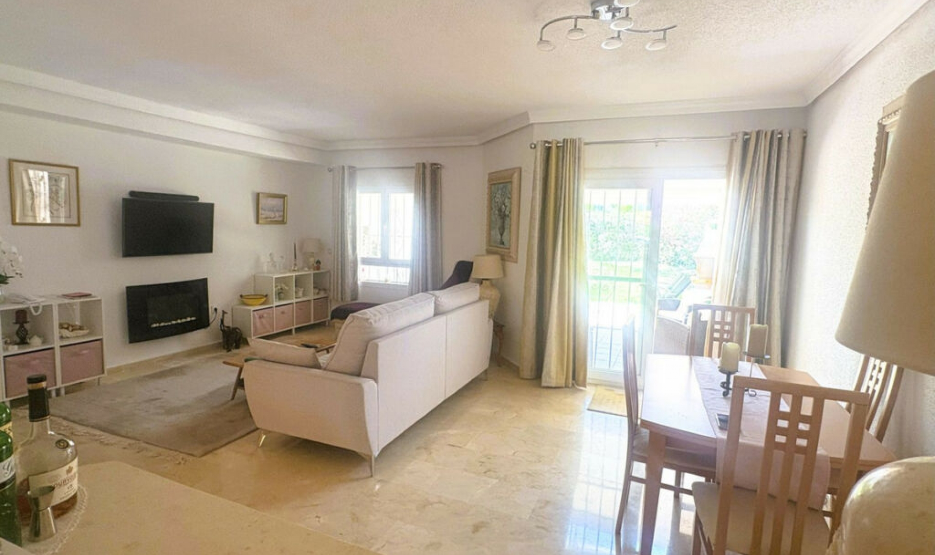 Resale - House -
La Duquesa