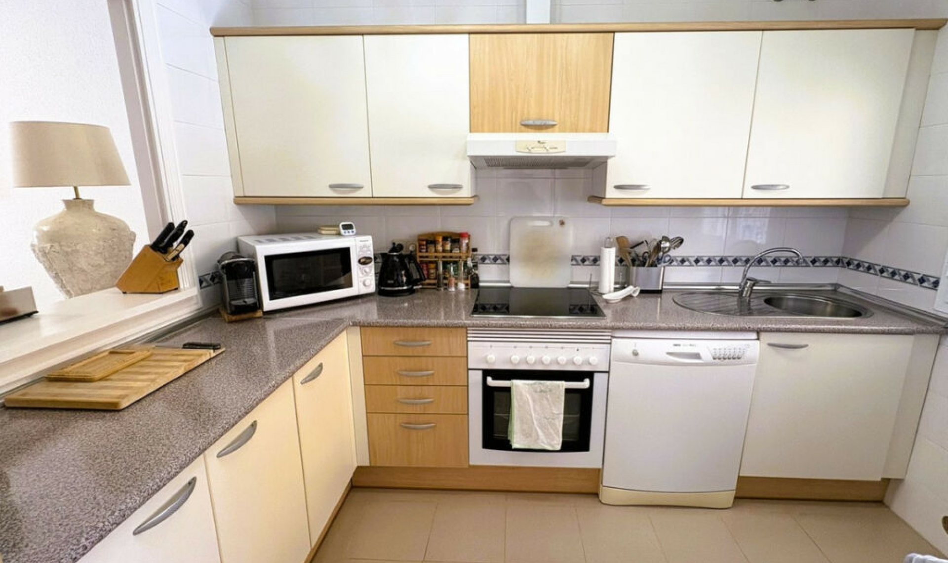 Resale - House -
La Duquesa