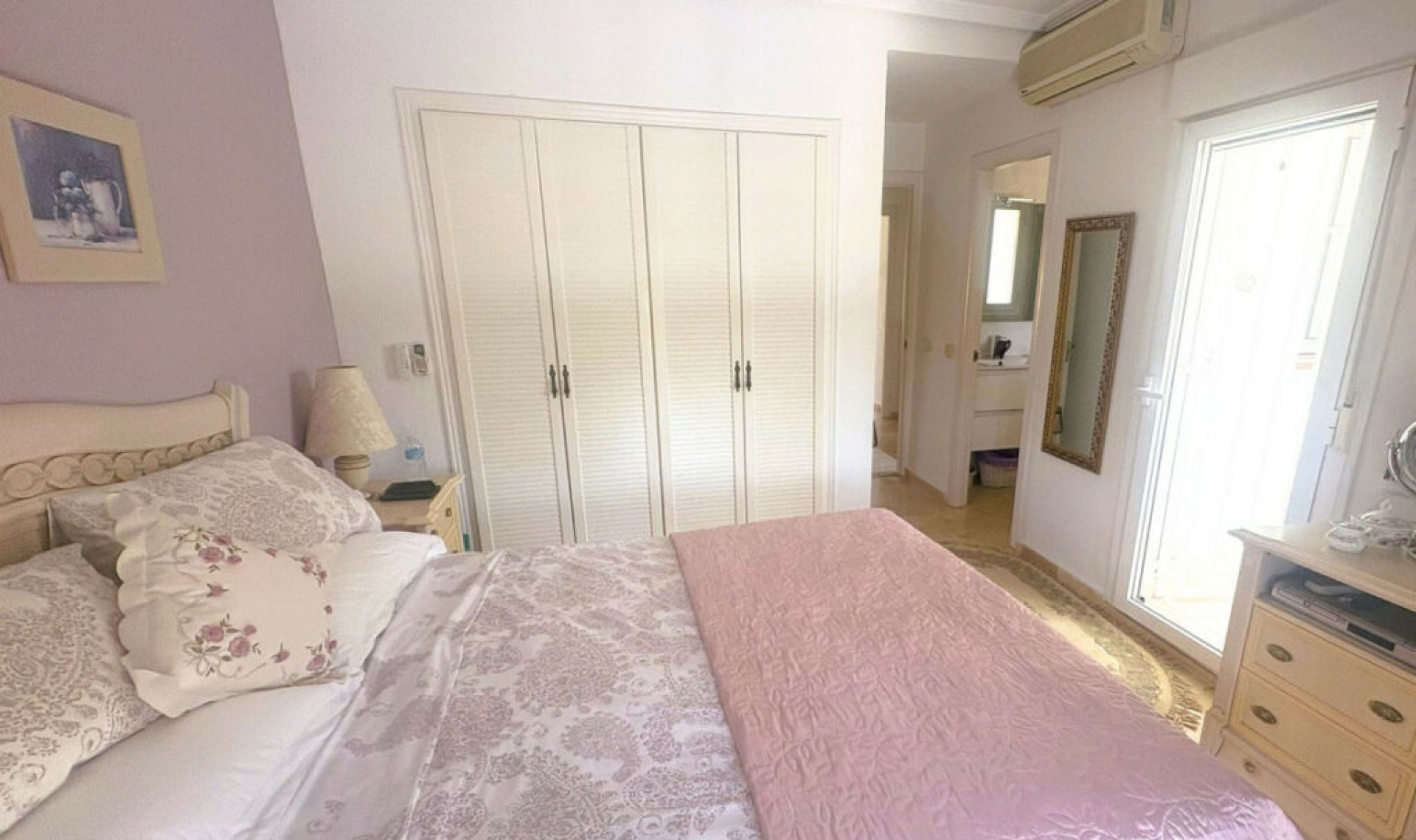 Resale - House -
La Duquesa