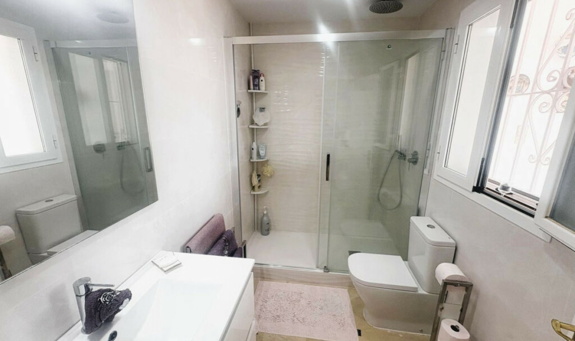 Resale - House -
La Duquesa