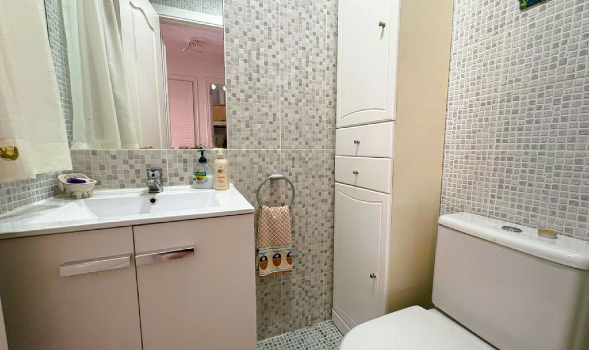 Resale - House -
La Duquesa