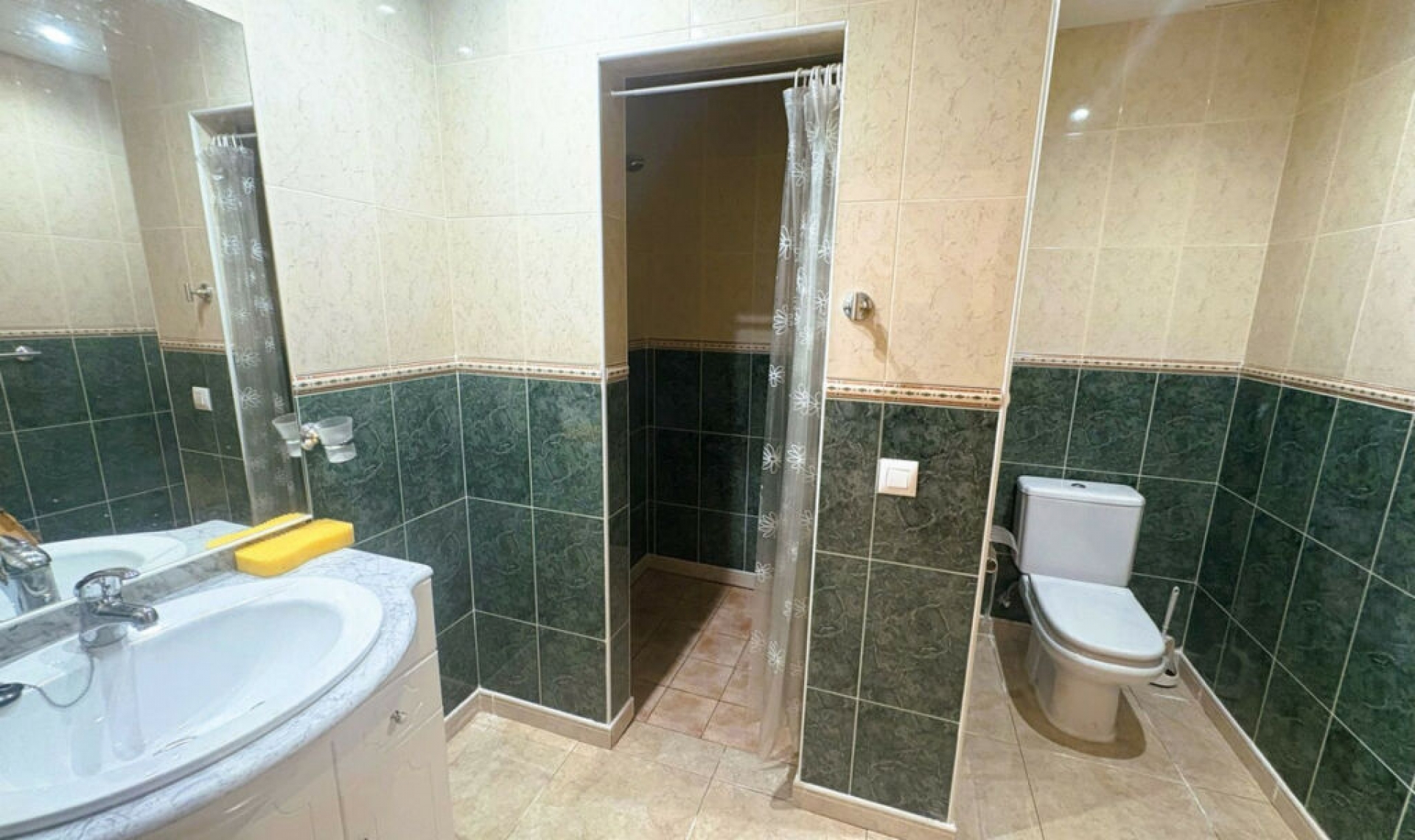 Resale - House -
La Duquesa