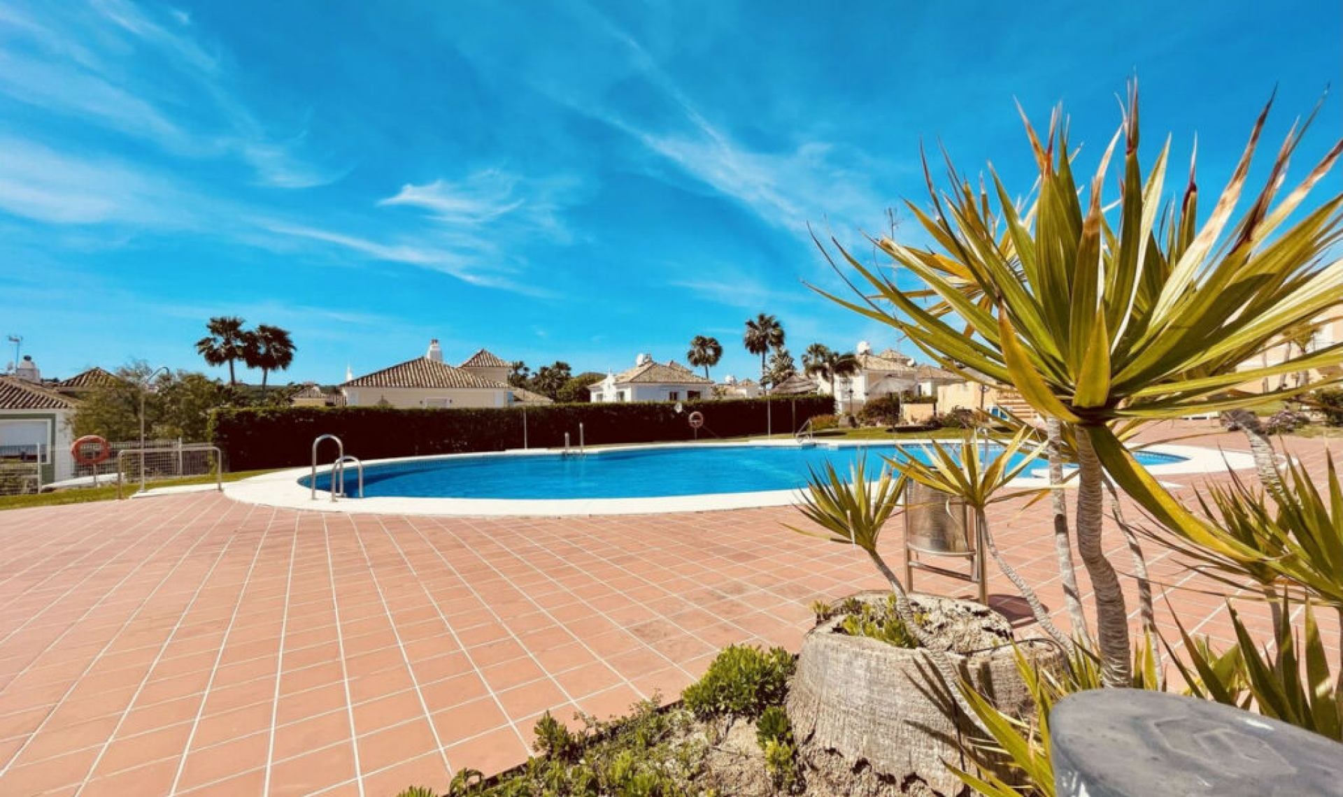 Resale - House -
La Duquesa
