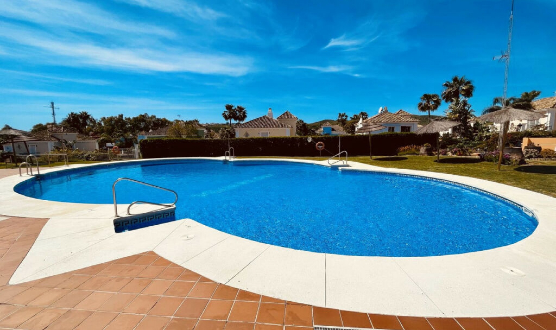 Resale - House -
La Duquesa