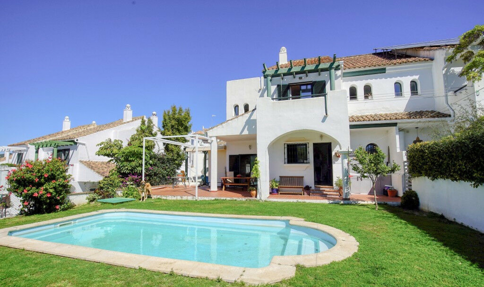 Resale - House -
La Duquesa