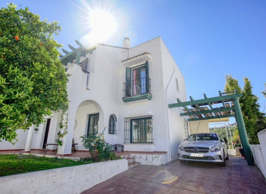 Resale - House -
La Duquesa