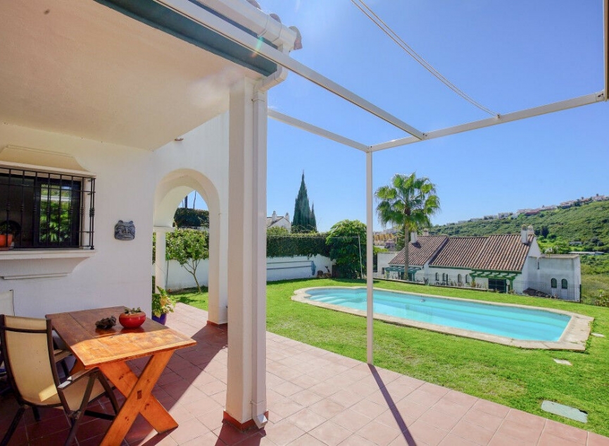 Resale - House -
La Duquesa