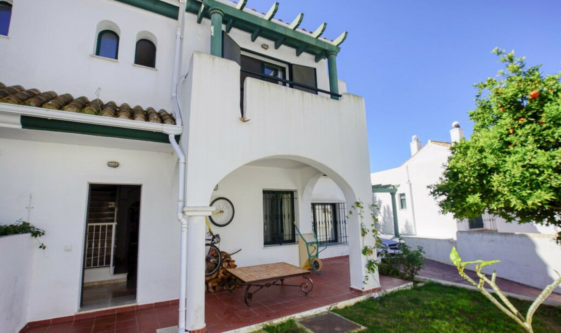 Resale - House -
La Duquesa