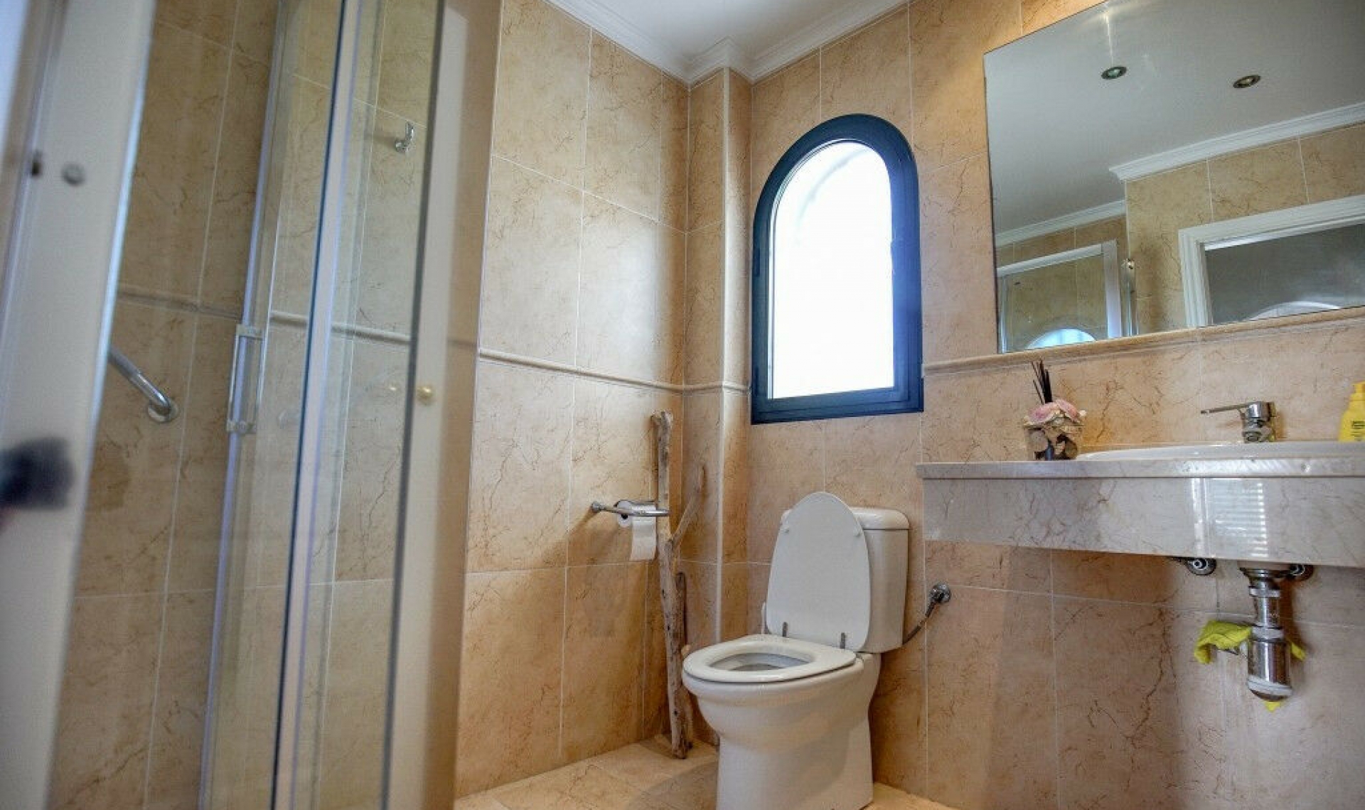 Resale - House -
La Duquesa