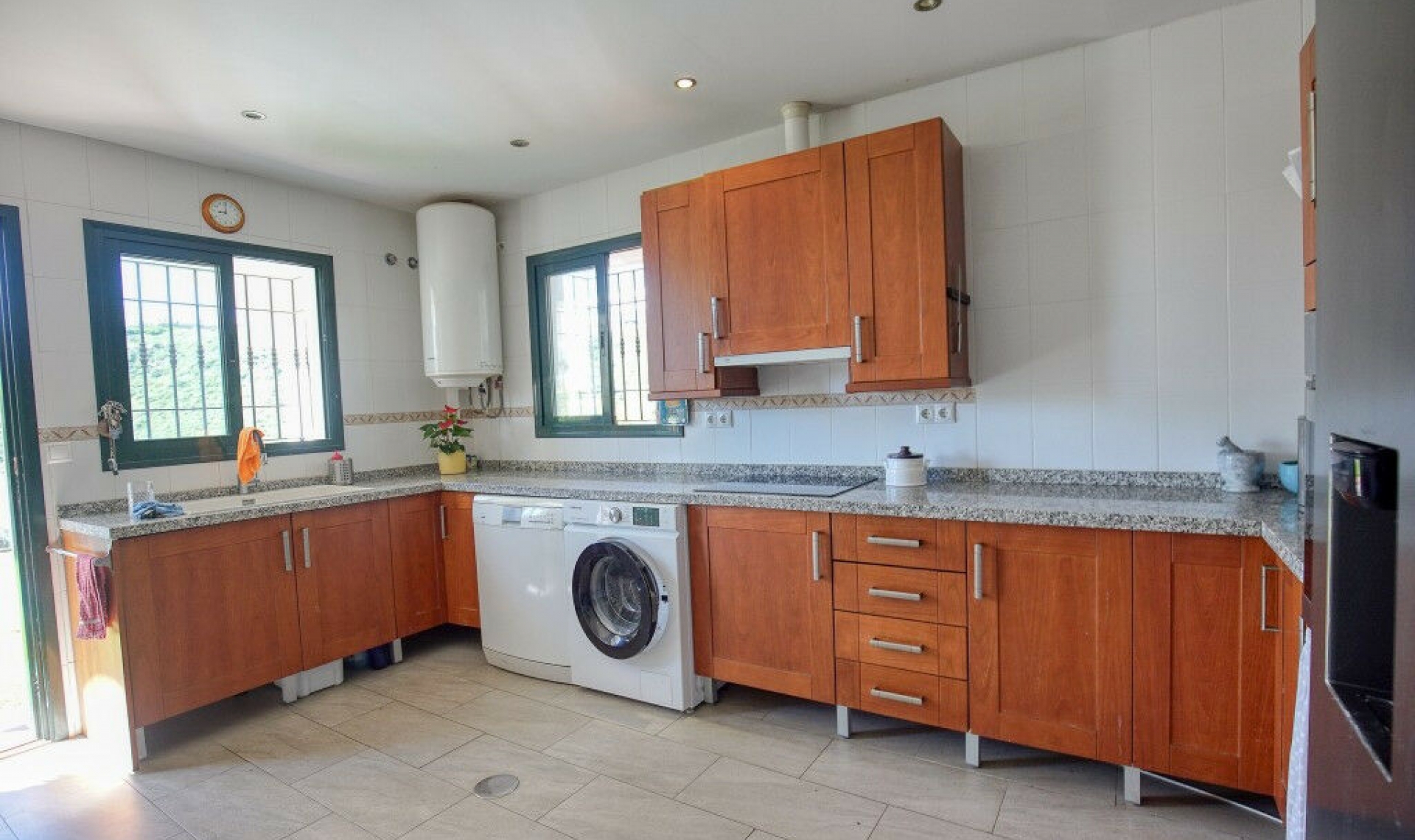 Resale - House -
La Duquesa