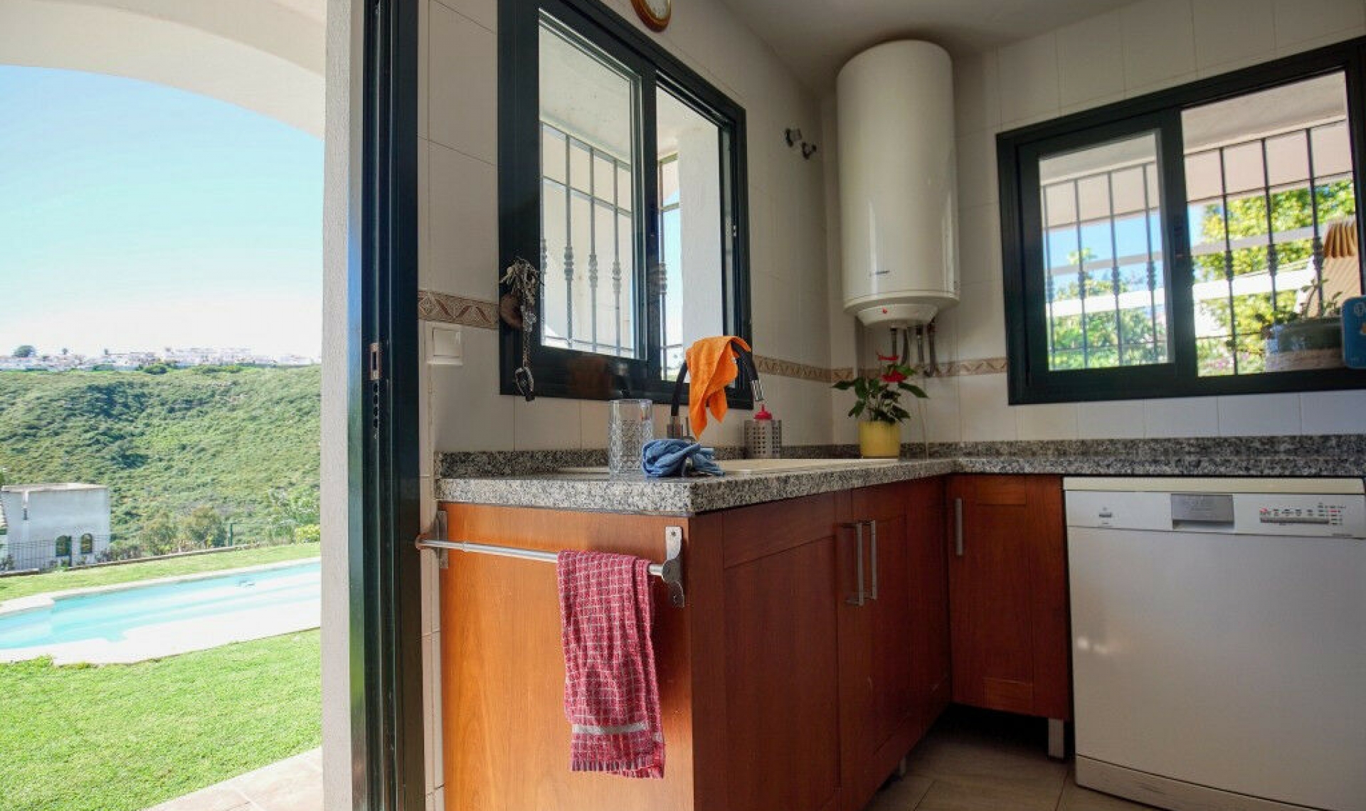 Resale - House -
La Duquesa